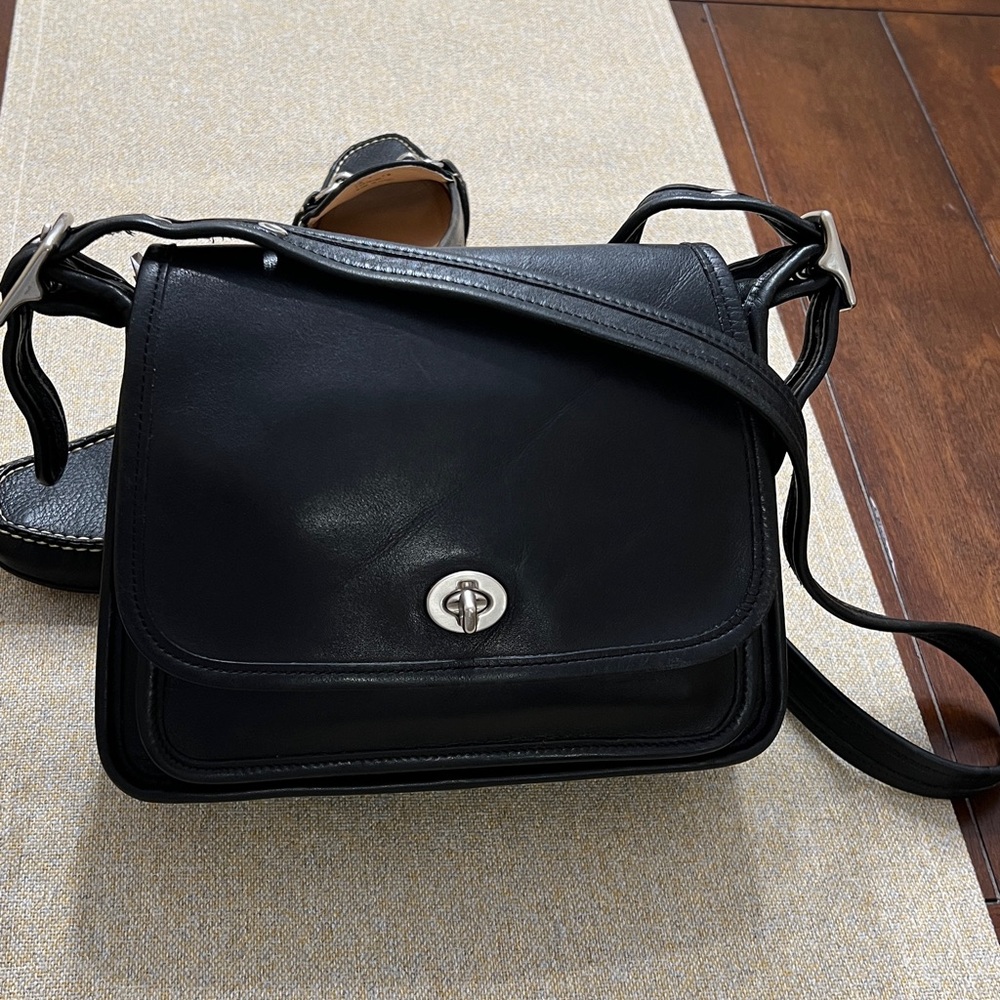 ❤️ Coach Black Leather Crossbody Bag - Picture 2 of 11